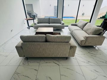Casa en Venta en La Encomienda, Escobedo, 4 Recámaras, Alberca y Frente a Parque