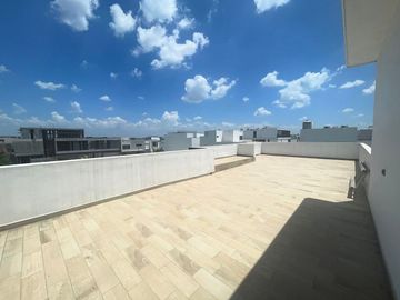 Casa en Venta en La Encomienda, Escobedo, 4 Recámaras, Alberca y Frente a Parque