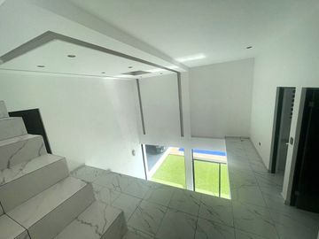 Casa en Venta en La Encomienda, Escobedo, 4 Recámaras, Alberca y Frente a Parque