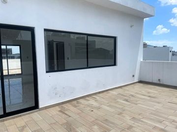 Casa en Venta en La Encomienda, Escobedo, 4 Recámaras, Alberca y Frente a Parque