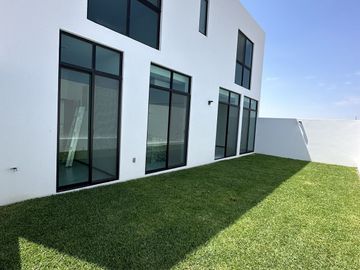 Casa en Venta en Valle Imperial dentro de coto