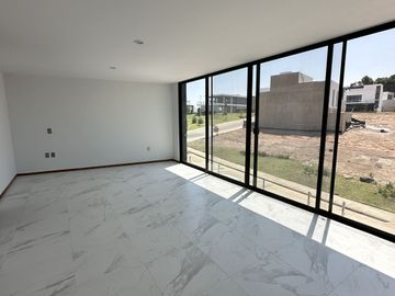 Casa en Venta en Valle Imperial dentro de coto