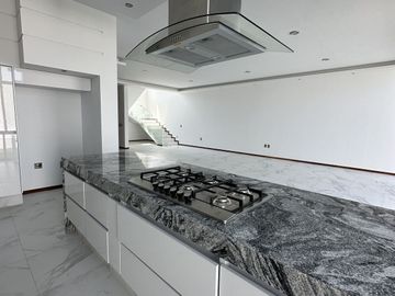 Casa en Venta en Valle Imperial dentro de coto