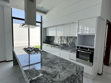 Casa en Venta en Valle Imperial dentro de coto