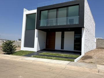 Casa en Venta en Valle Imperial dentro de coto