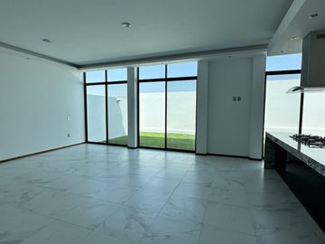 Casa en Venta en Valle Imperial dentro de coto