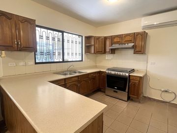 CASA EN VENTA CUMBRES 3er. SECTOR