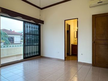 CASA EN VENTA CUMBRES 3er. SECTOR