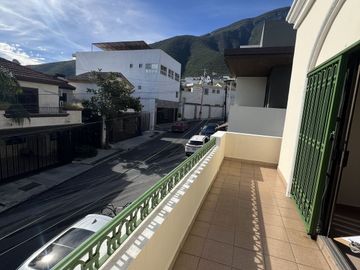 CASA EN VENTA CUMBRES 3er. SECTOR