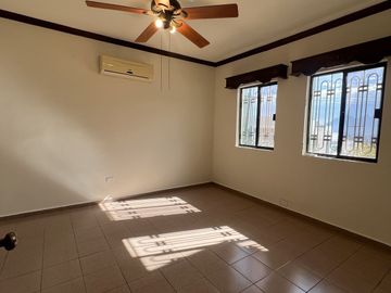 CASA EN VENTA CUMBRES 3er. SECTOR