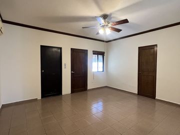 CASA EN VENTA CUMBRES 3er. SECTOR
