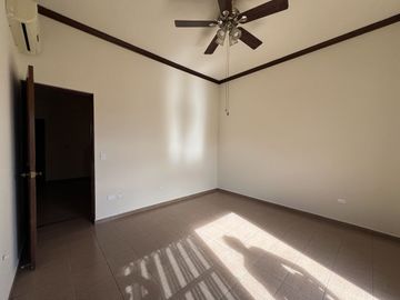 CASA EN VENTA CUMBRES 3er. SECTOR