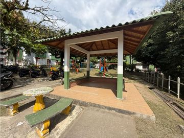 Casa en conjunto cerrado en venta sector Estadio Centenario (sur)