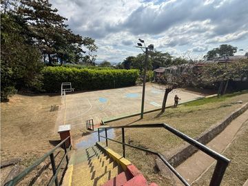 Casa en conjunto cerrado en venta sector Estadio Centenario (sur)