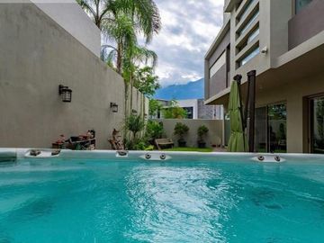 Casa en Venta zona Carr Nacional, La Joya  priv Magnolia Monterrey