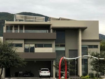 Casa en Venta zona Carr Nacional, La Joya  priv Magnolia Monterrey