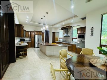 CASA EN VENTA EN CARRETERA NACIONAL LOS CRISTALES , MONTERREY N.L.