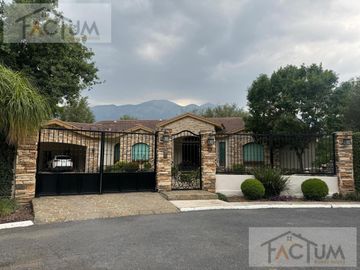 CASA EN VENTA EN CARRETERA NACIONAL LOS CRISTALES , MONTERREY N.L.