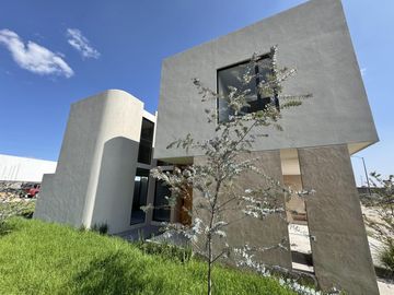 CASA EN VENTA EN FRACCIONAMIENTO MONTERREAL, CHOLULA RIVADAVIA.
