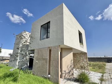 CASA EN VENTA EN FRACCIONAMIENTO MONTERREAL, CHOLULA RIVADAVIA.