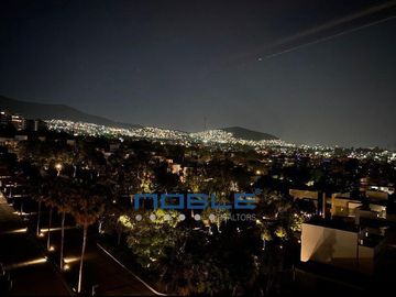 Departamento Venta Lomas del Pedregal, con Roof de 238.00m2.