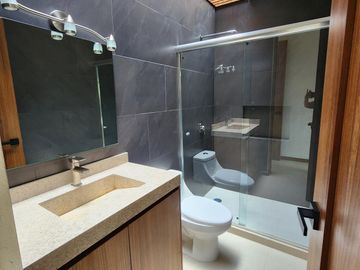 Casa en Venta  Altozano Fraccionamiento privado, Recamara en PB