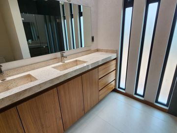 Casa en Venta  Altozano Fraccionamiento privado, Recamara en PB