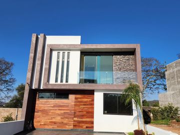 Casa en Venta  Altozano Fraccionamiento privado, Recamara en PB