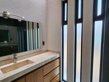 Casa en Venta  Altozano Fraccionamiento privado, Recamara en PB