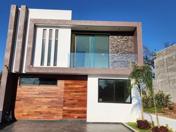 Casa en Venta  Altozano Fraccionamiento privado, Recamara en PB