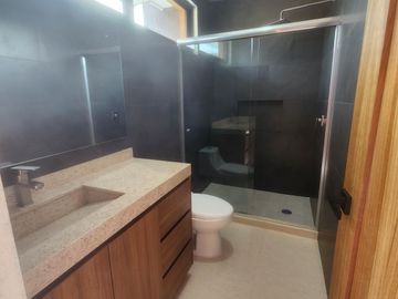 Casa en Venta  Altozano Fraccionamiento privado, Recamara en PB