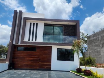 Casa en Venta  Altozano Fraccionamiento privado, Recamara en PB