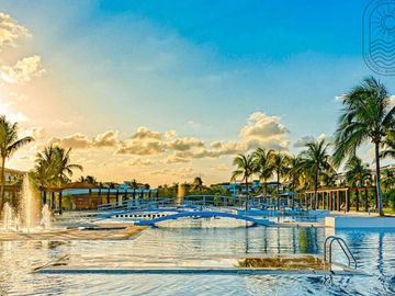 Departamento en Venta Frente Al Mar en Playa del Carmen, piscina de 3,000 m2!