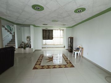 Casa en venta con tres habitaciones y jardín en Tizatlan, Tlaxcala.