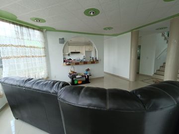 Casa en venta con tres habitaciones y jardín en Tizatlan, Tlaxcala.
