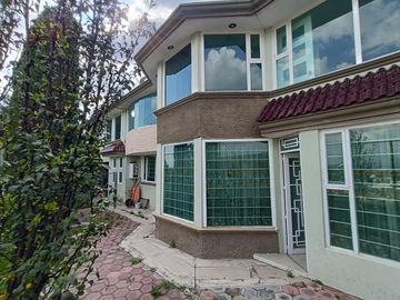 Casa en venta con tres habitaciones y jardín en Tizatlan, Tlaxcala.