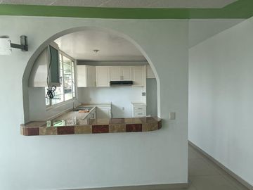 Casa en venta con tres habitaciones y jardín en Tizatlan, Tlaxcala.