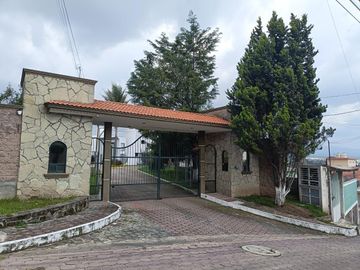 Casa en venta con tres habitaciones y jardín en Tizatlan, Tlaxcala.
