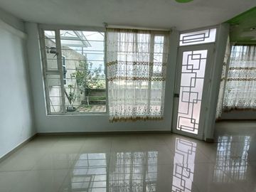 Casa en venta con tres habitaciones y jardín en Tizatlan, Tlaxcala.