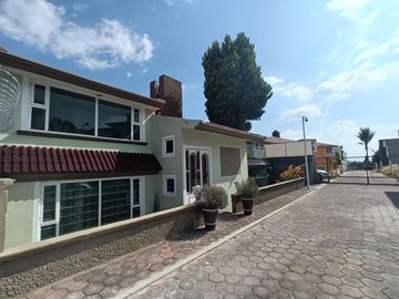Casa en venta con tres habitaciones y jardín en Tizatlan, Tlaxcala.