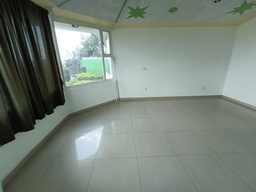 Casa en venta con tres habitaciones y jardín en Tizatlan, Tlaxcala.