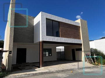 CASA EN VENTA ALTARES RESIDENCIAL ZONA CARRETERA NACIONAL SANTIAGO