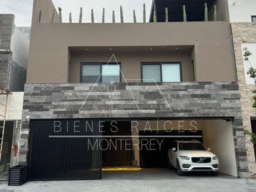Casa en venta en carretera nacional a la altura de el uro