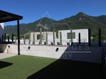 Casa en venta en carretera nacional a la altura de el uro