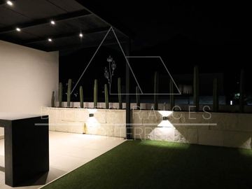 Casa en venta en carretera nacional a la altura de el uro