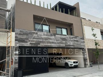Casa en venta en carretera nacional a la altura de el uro