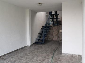 Venta Casa Sola con Recámaras en PB, Lomas de San Antón