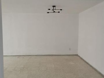 Venta Casa Sola con Recámaras en PB, Lomas de San Antón
