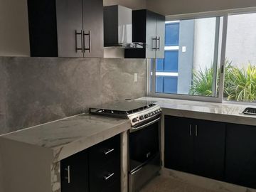 Venta Casa Sola con Recámaras en PB, Lomas de San Antón