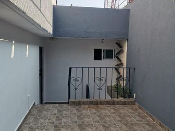 Venta Casa Sola con Recámaras en PB, Lomas de San Antón